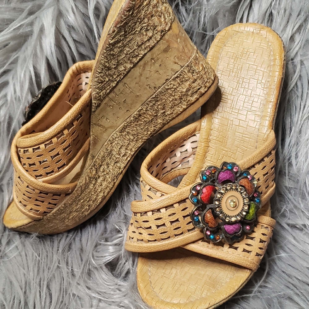 Gently Worn Open Toe Wedge Slide Size 7.5 - image 1